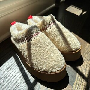 Elevated platform slippers